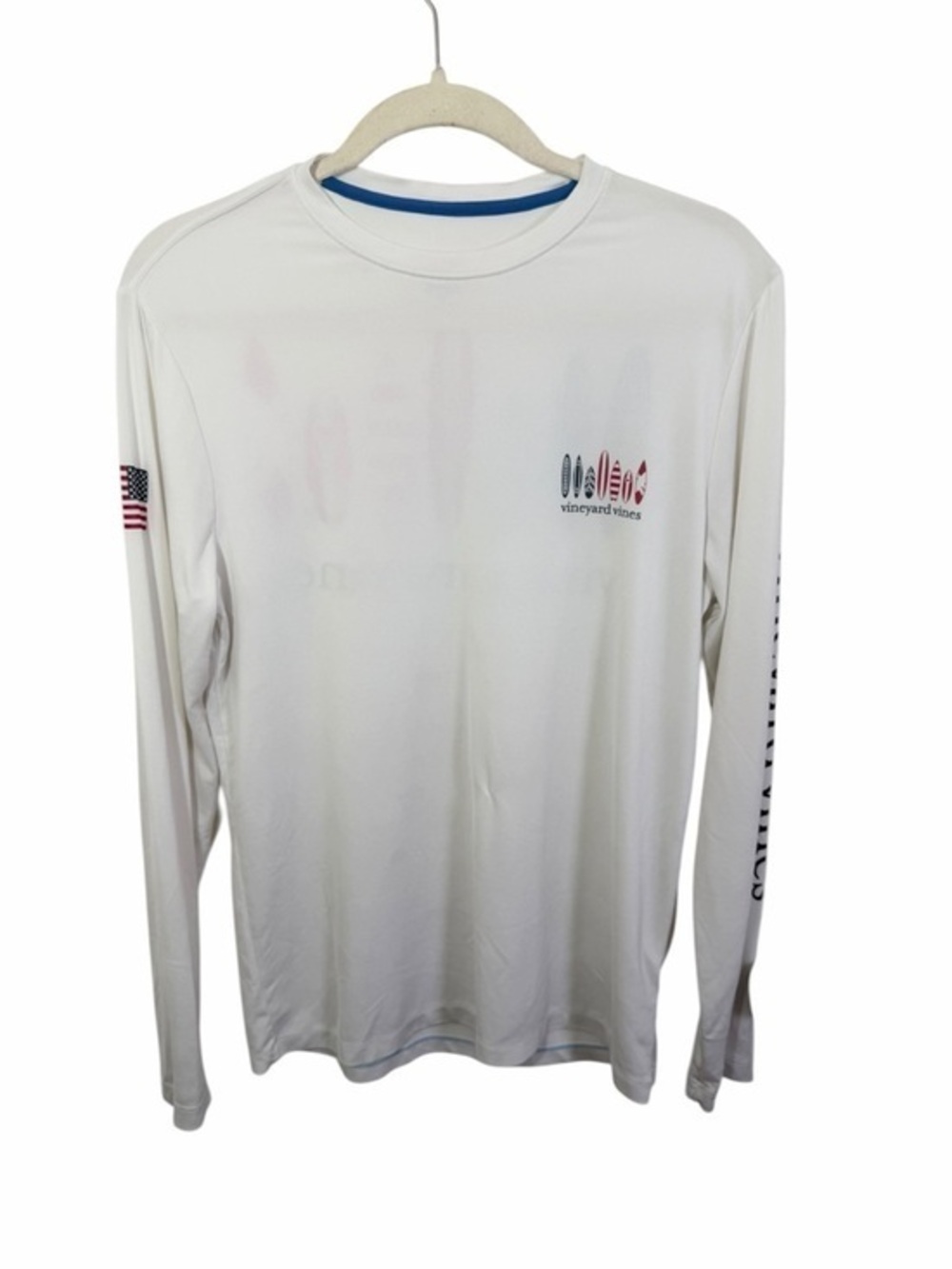 Vineyard Vines Men’s White Long-Sleeve Performance Shirt with Flag and Surf Icon